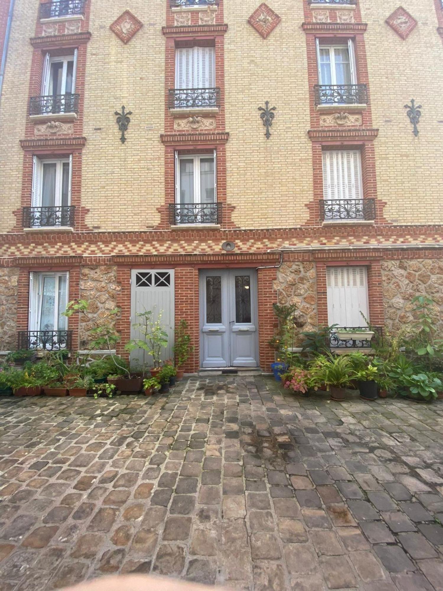 Private In Paris13 *